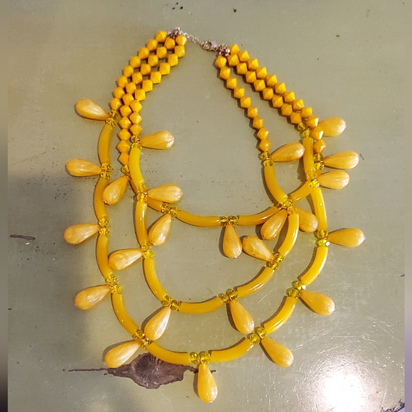 Vintage bakelite ? Yellow unique triple beaded necklace statement bib 70's 80's - Picture 2 of 16